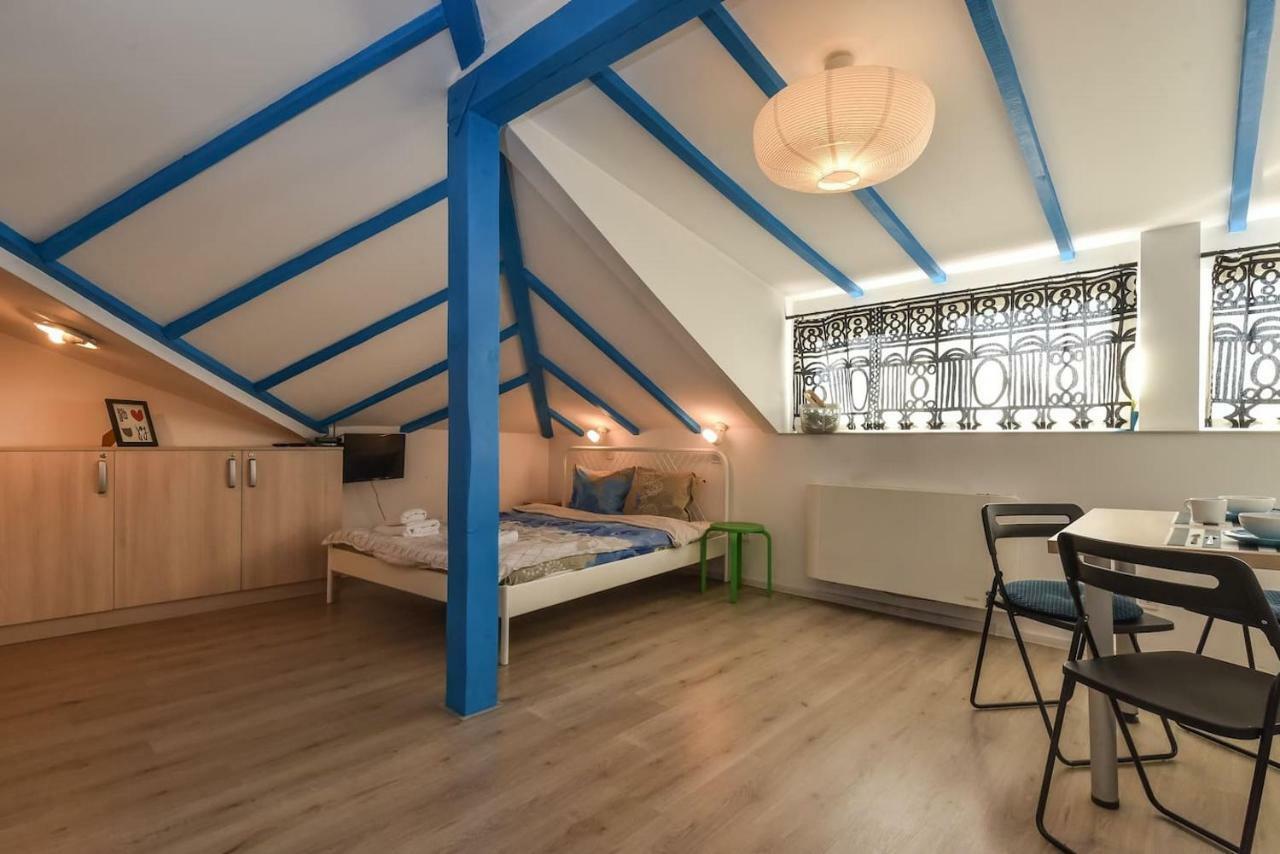 The Ivy House - A Cozy Attic Near The City Center By Flat Mаnager Софія Екстер'єр фото